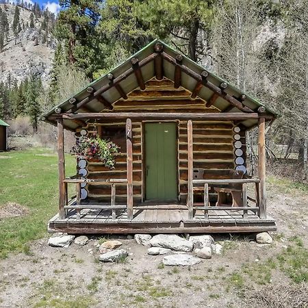 Sawtooth Lodge Stanley Exterior photo