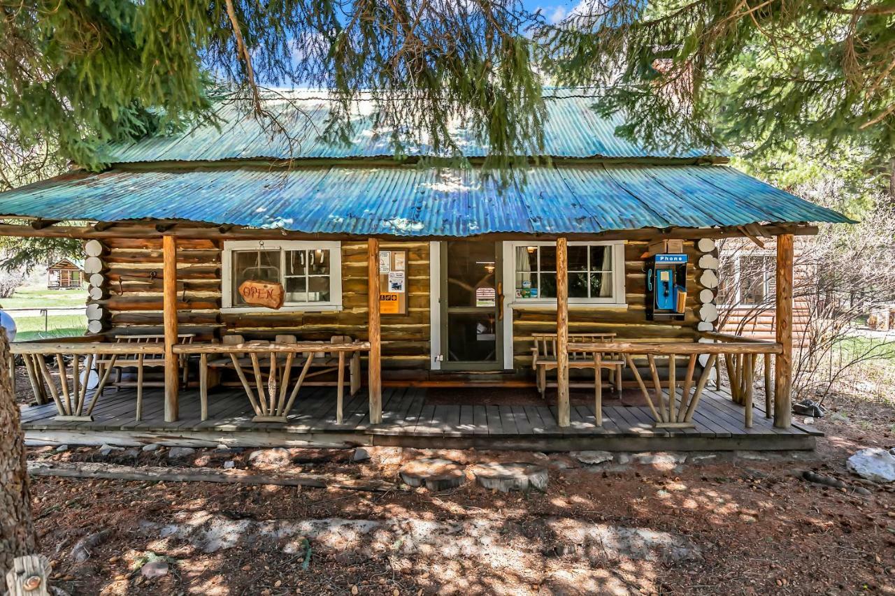 Sawtooth Lodge Stanley Exterior photo