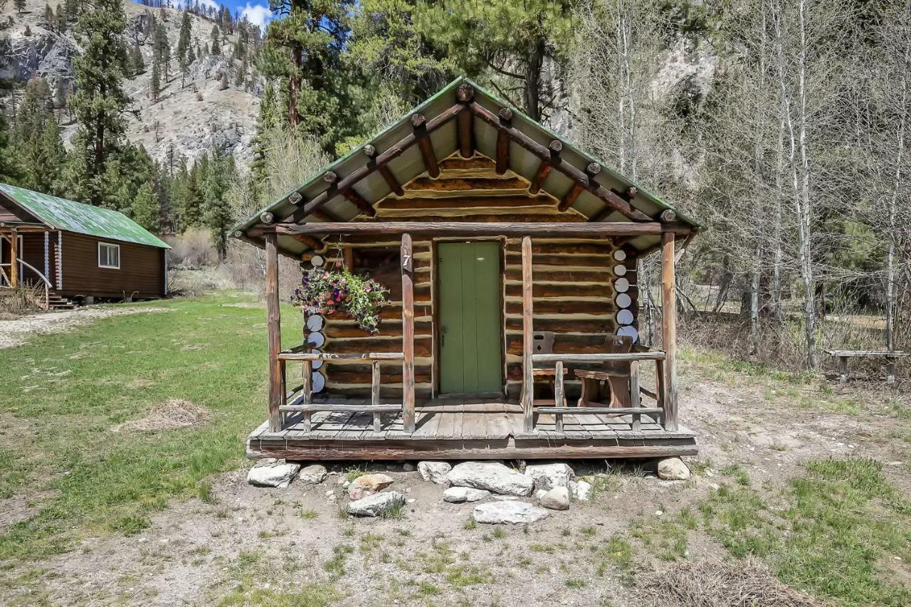 Sawtooth Lodge Stanley Exterior photo