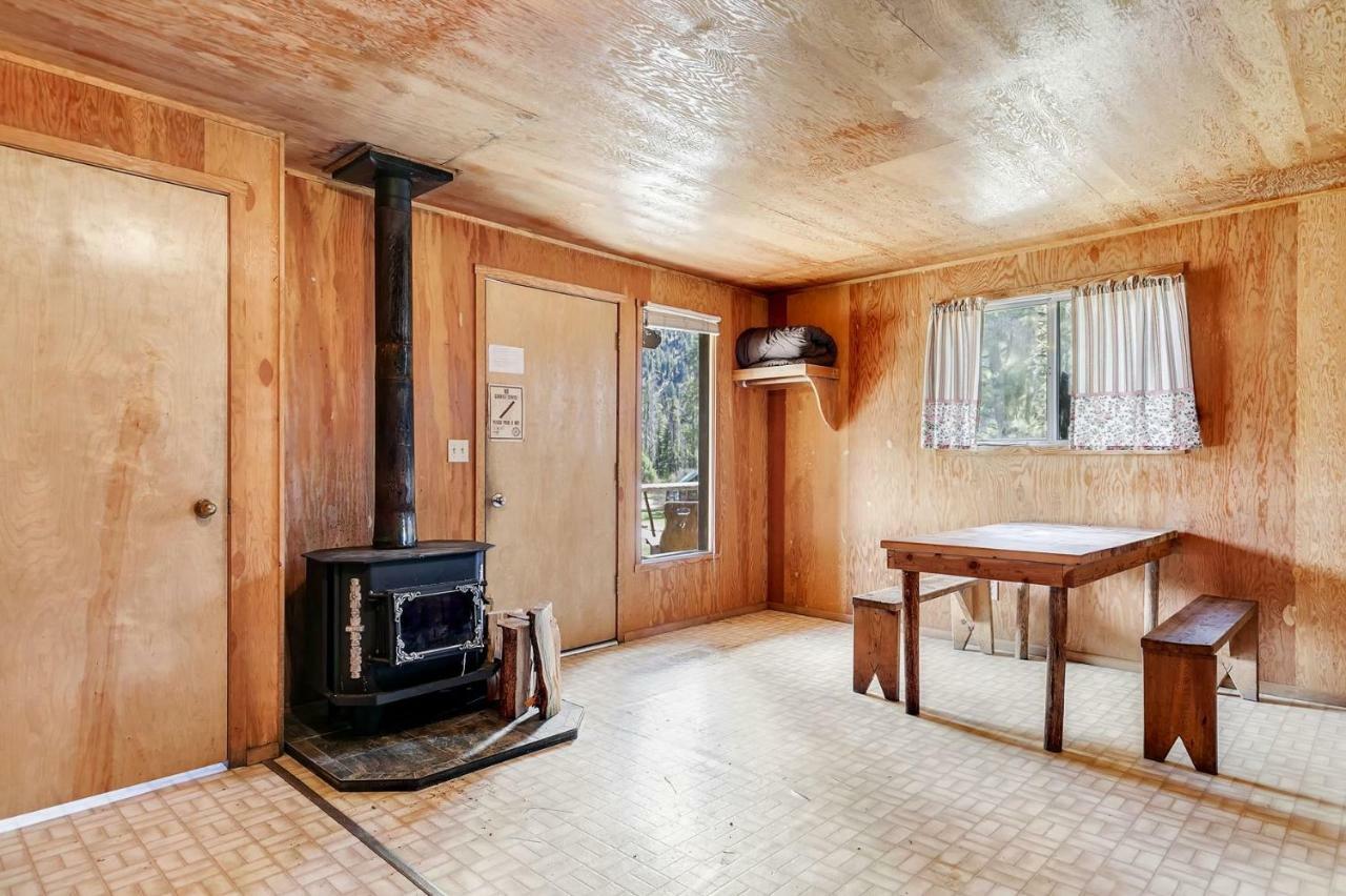 Sawtooth Lodge Stanley Exterior photo