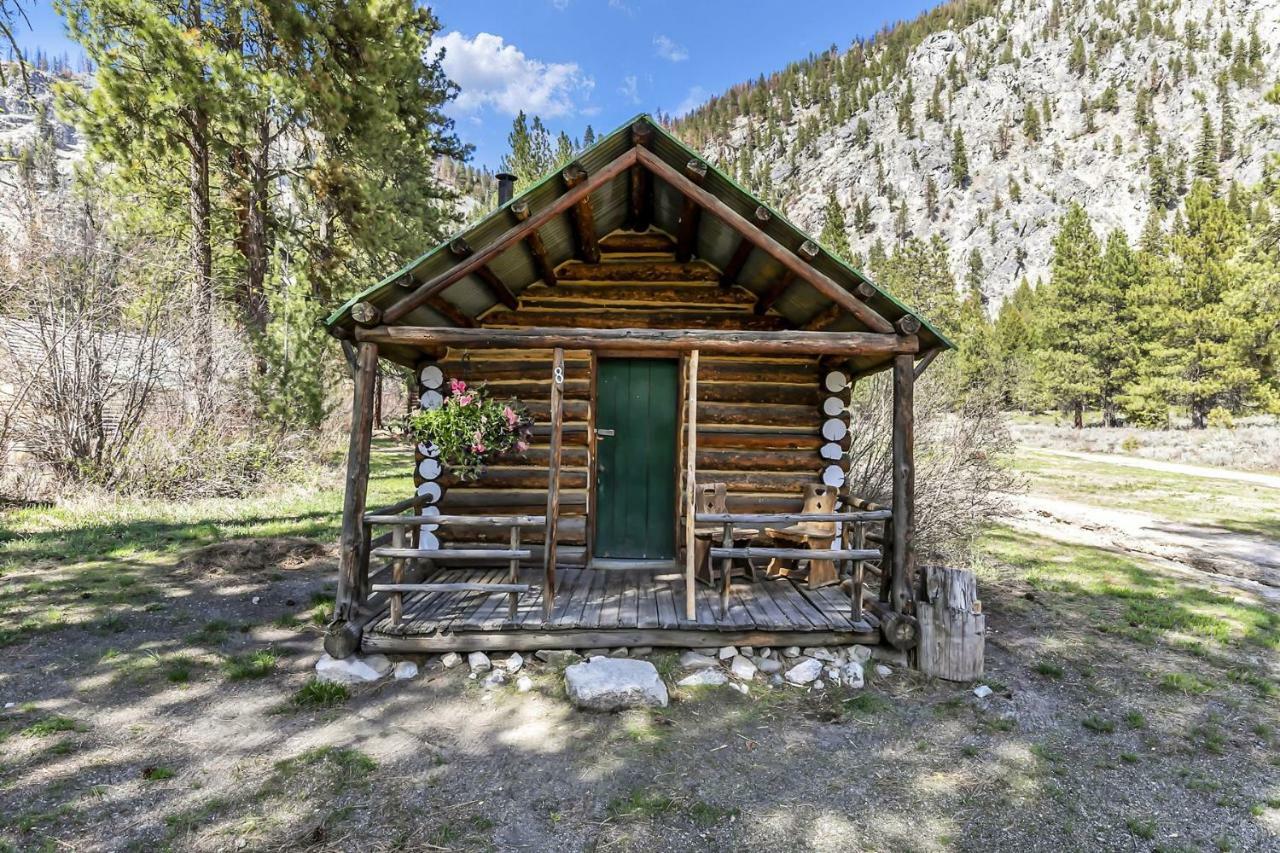 Sawtooth Lodge Stanley Exterior photo