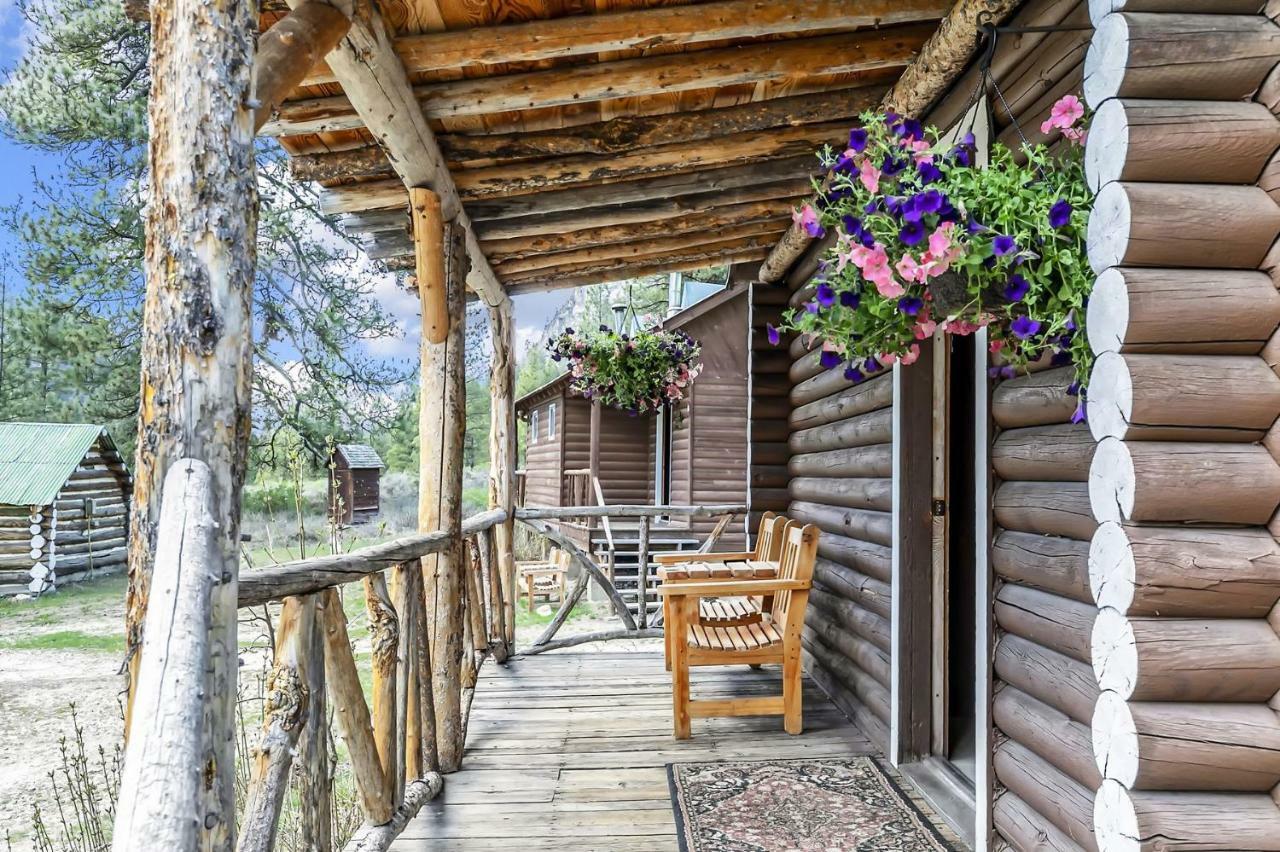 Sawtooth Lodge Stanley Exterior photo