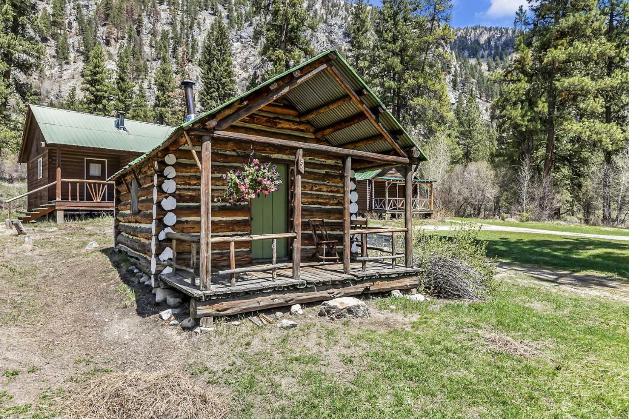 Sawtooth Lodge Stanley Exterior photo