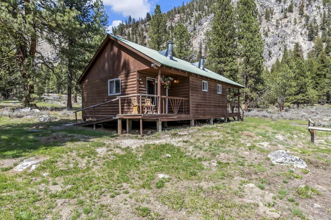 Sawtooth Lodge Stanley Exterior photo